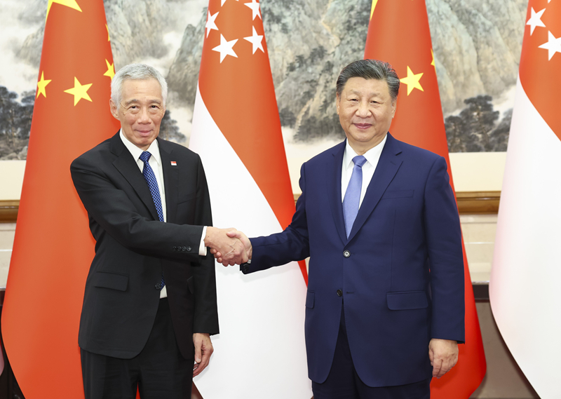 習(xí)近平會(huì)見(jiàn)新加坡國(guó)務(wù)資政李顯龍